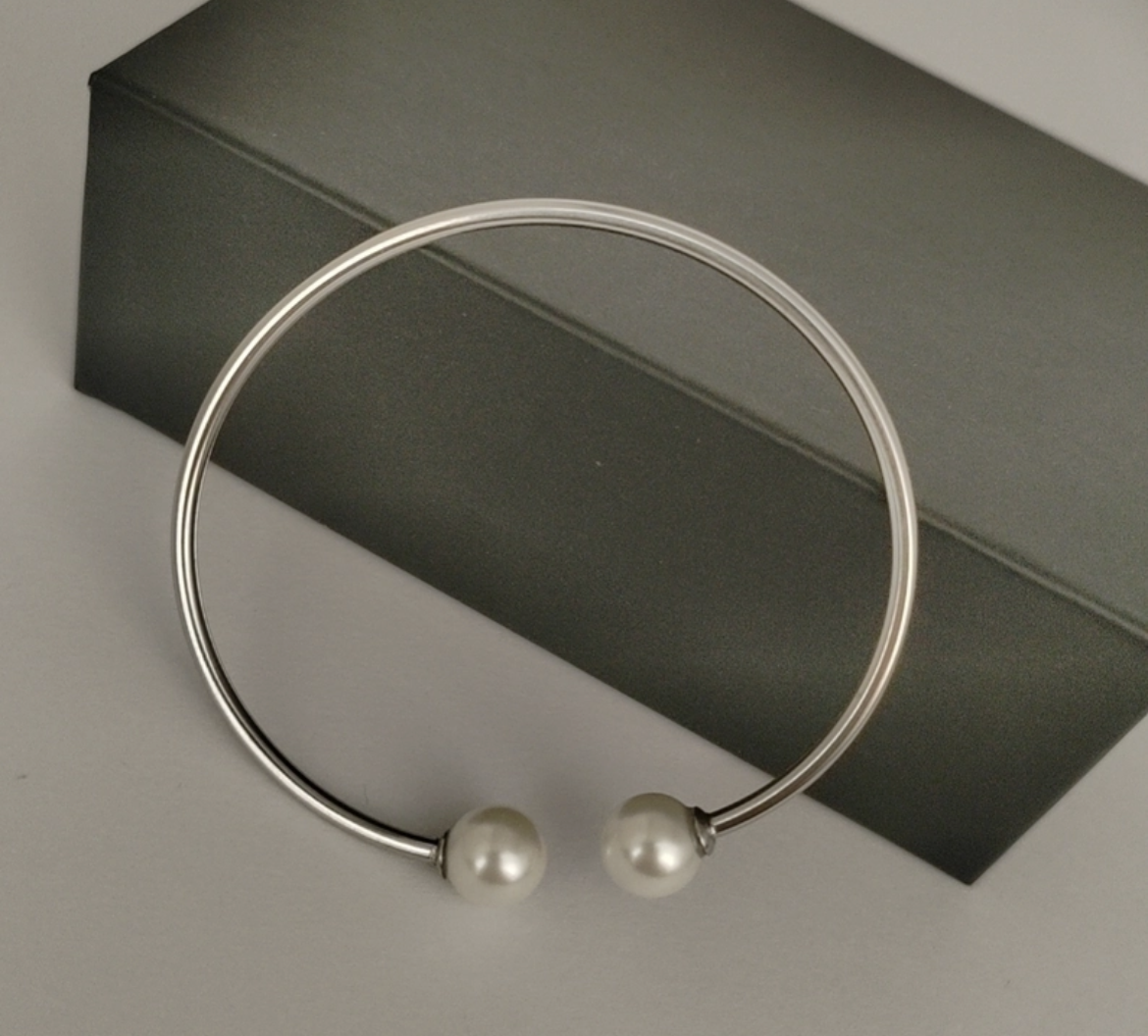 BANGLE  (silveror gold)