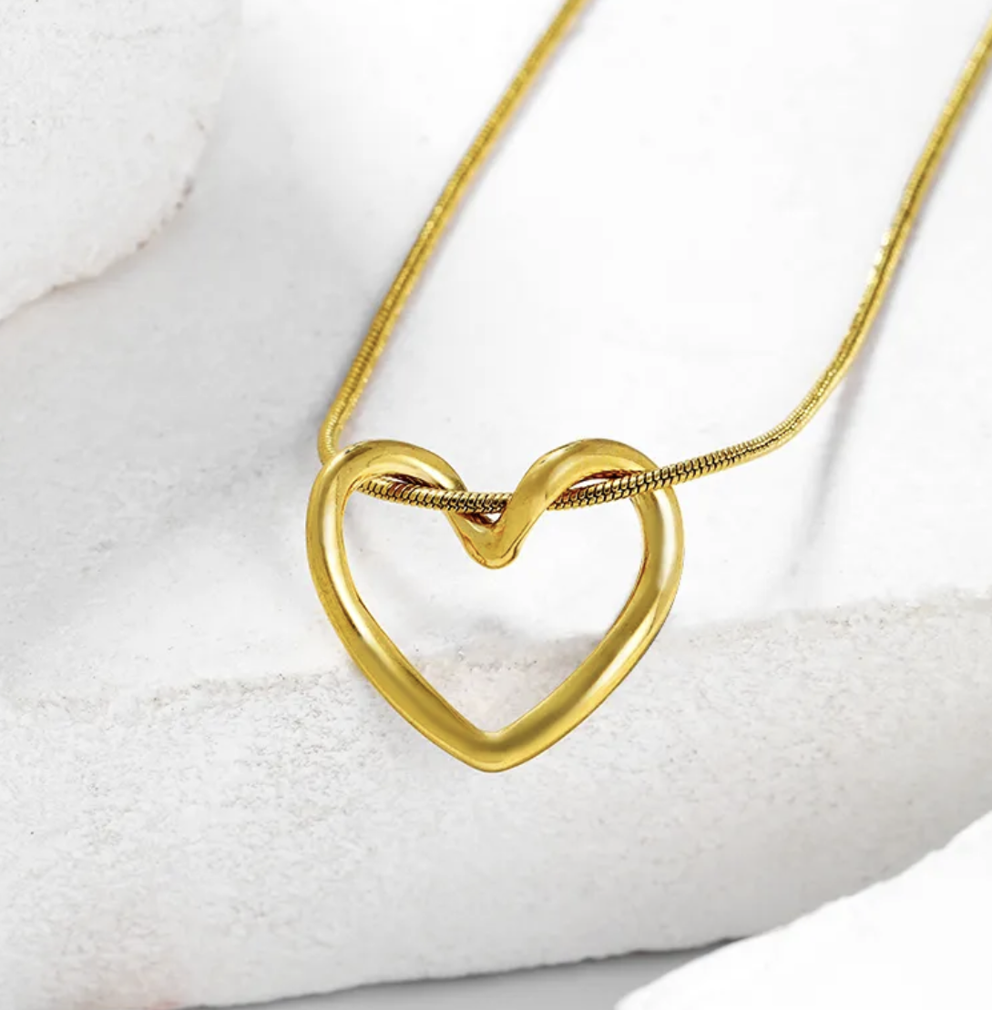 Elegant heart pendant chain